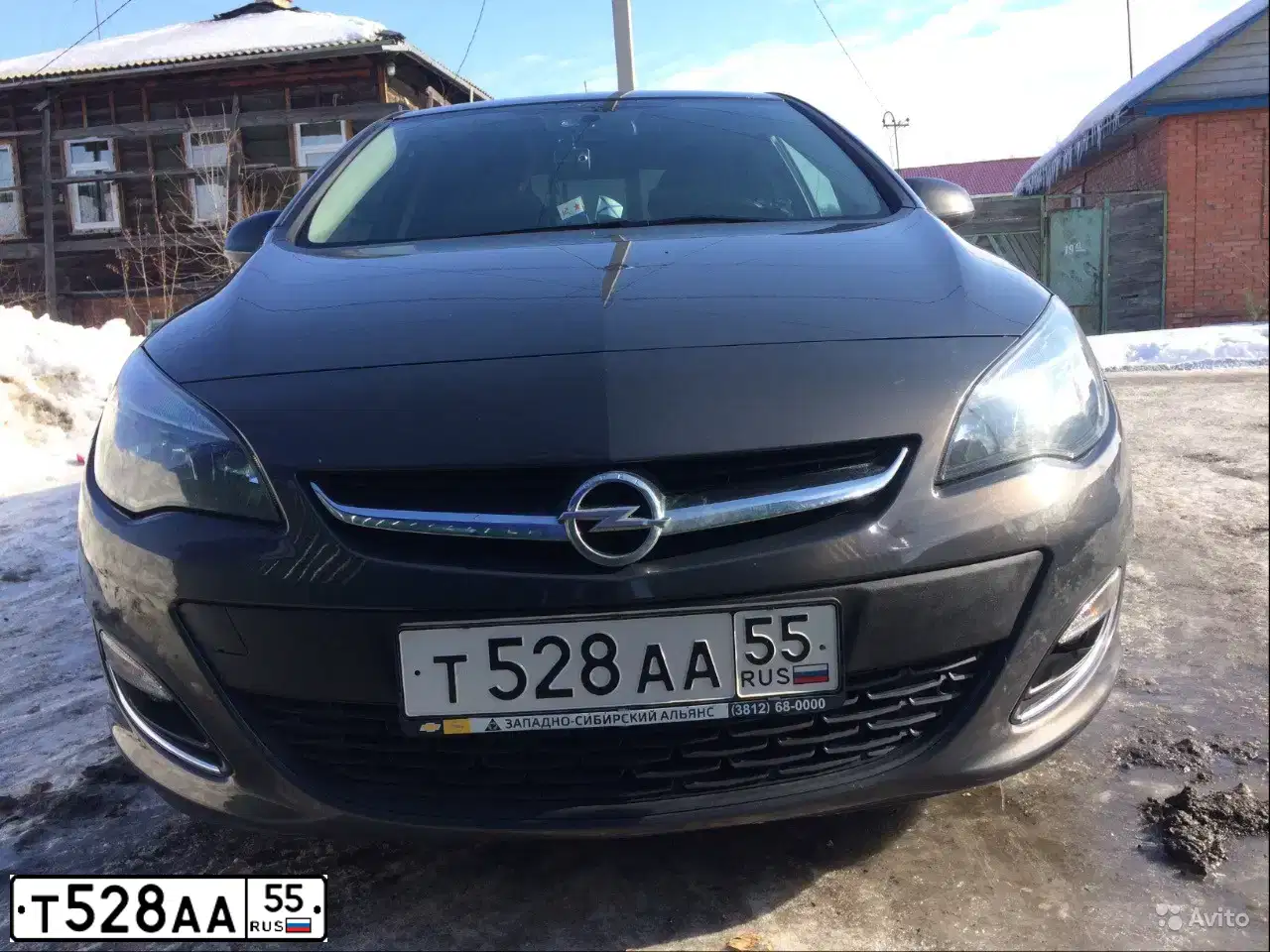 Фото автомобиля OPEL ASTRA, 2013 — госномер Т528АА55. Цвет: СЕРЫЙ МЕТАЛЛИК