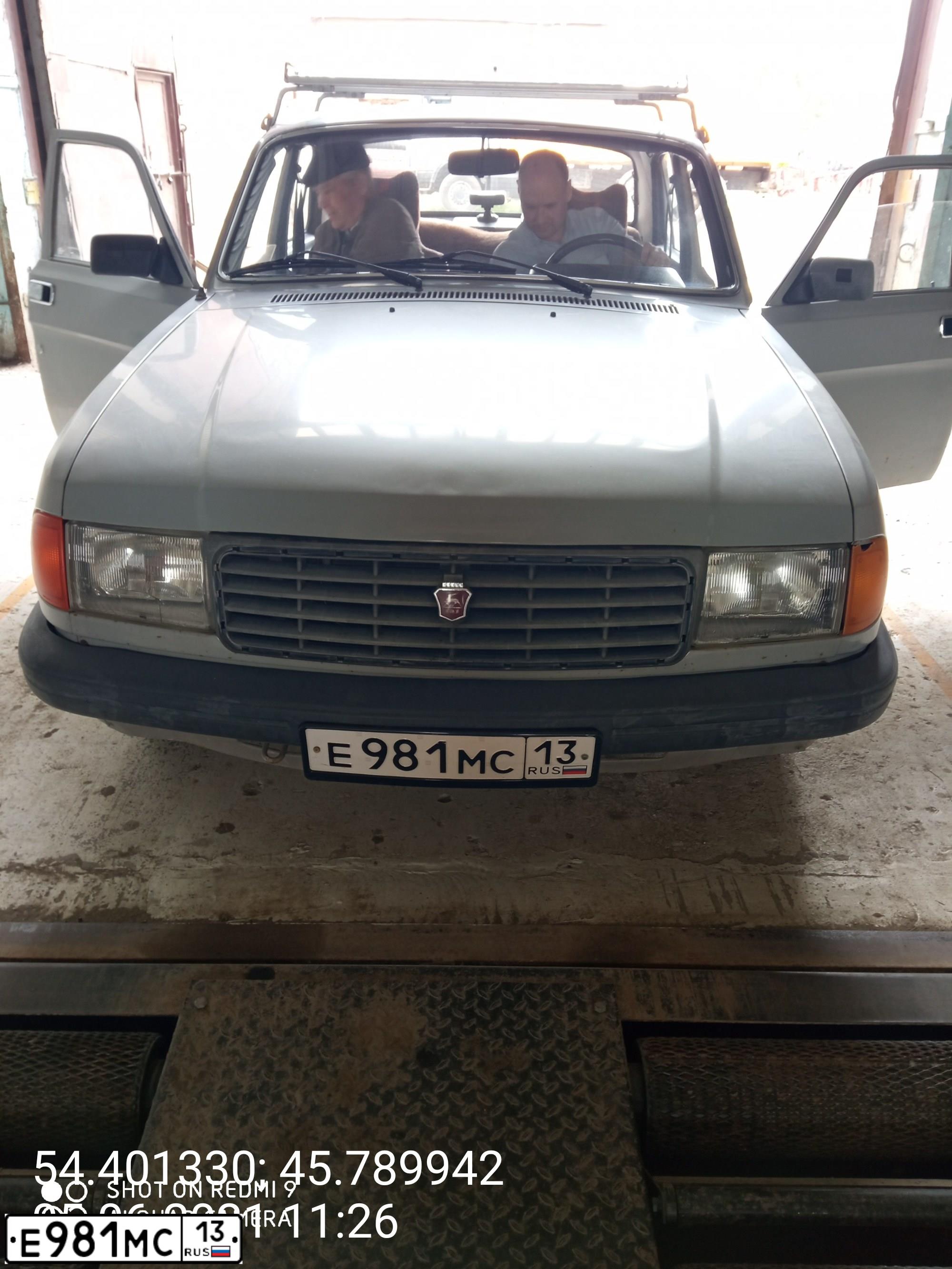 Фото автомобиля GAZ 3102 WOLGA, 1996 — госномер У199УМ73. Цвет: СЕРЫЙ
