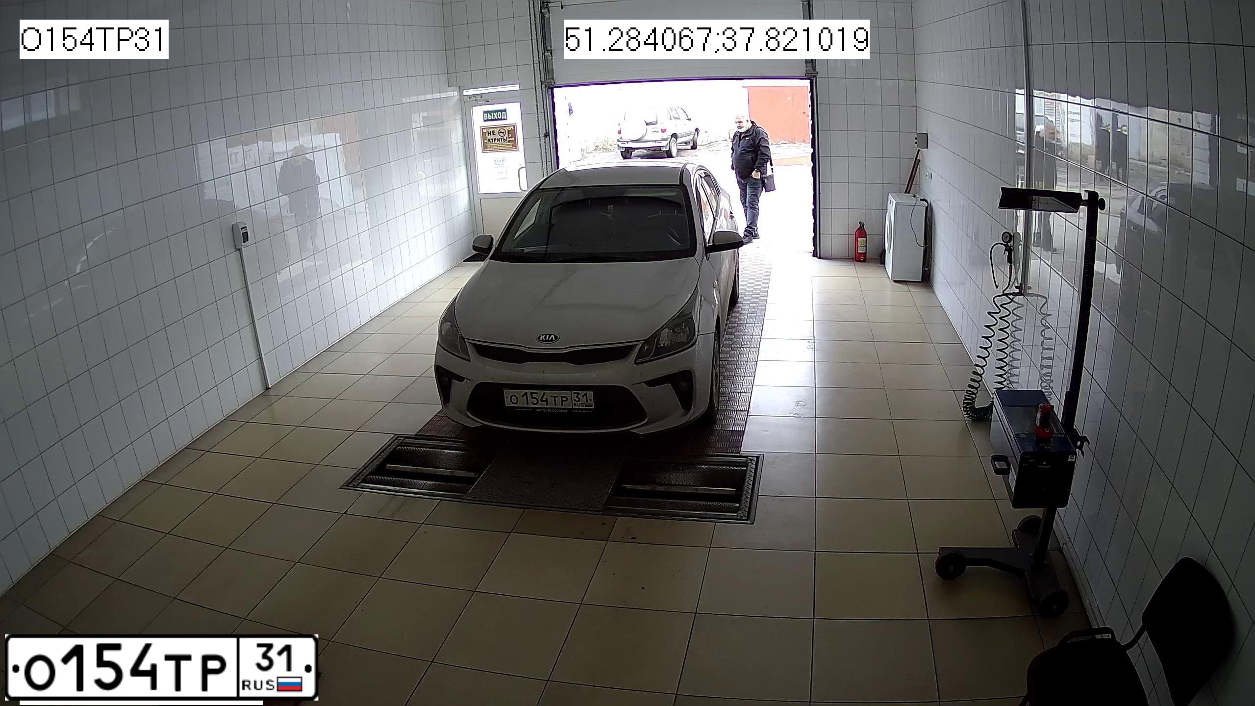Фото автомобиля KIA RIO, 2018 — госномер Х269РТ31. Цвет: Серебристый