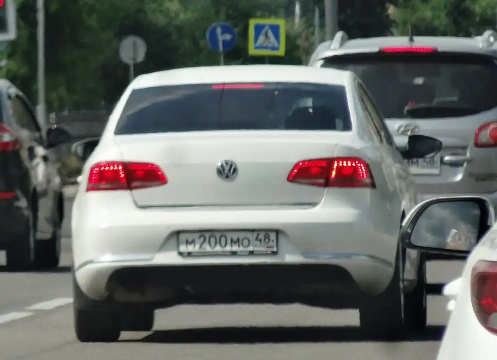 Фото автомобиля OPEL VECTRA, 2008 — госномер Е710МВ180. Цвет: ТЕМНО-СЕРЫЙ