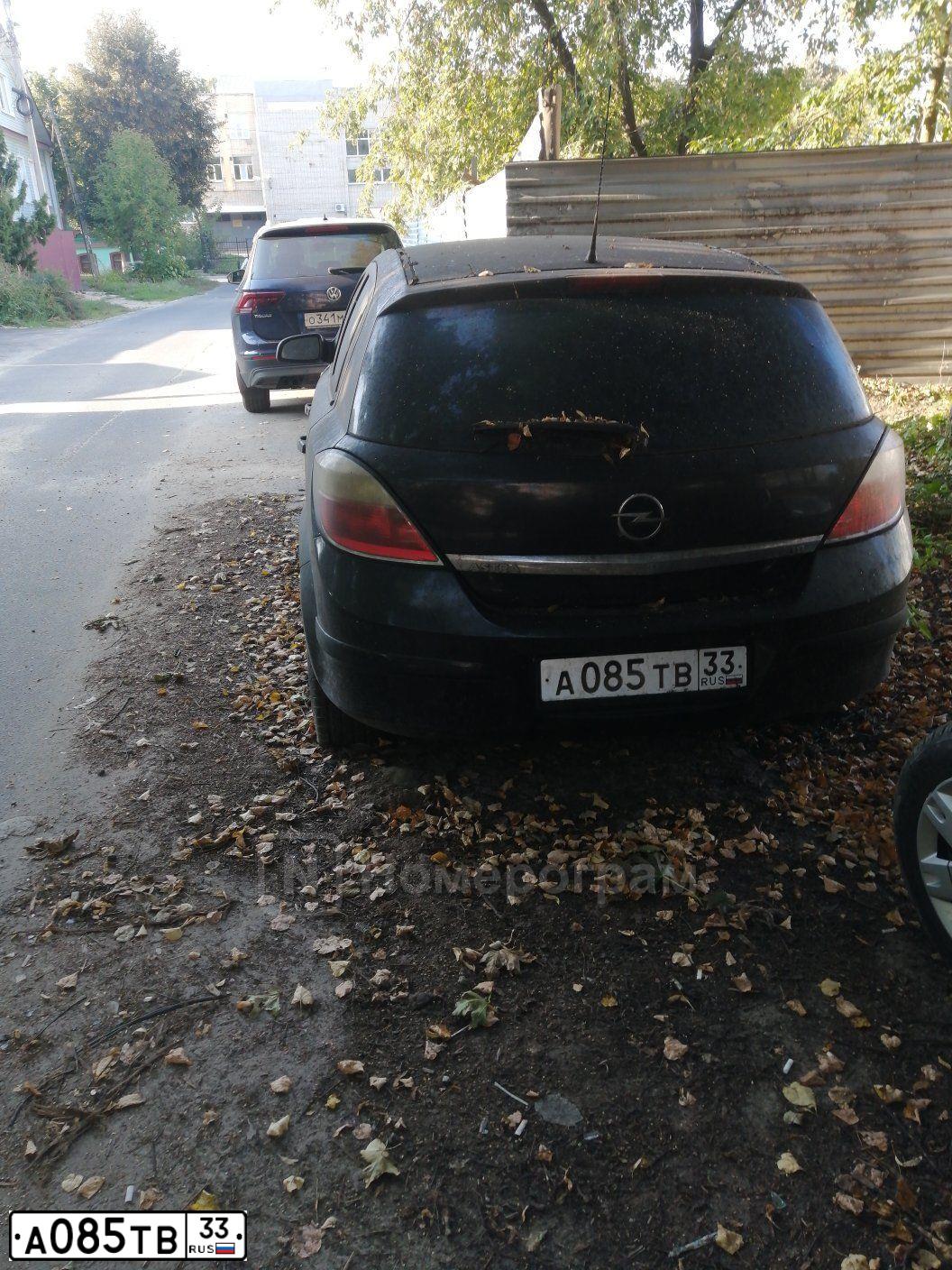 Фото автомобиля OPEL ASTRA, 2006 — госномер А085ТВ33. Цвет: ЧЕРНЫЙ