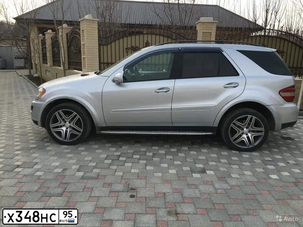 Фото автомобиля MERCEDES M-KLASSE, 2005 — госномер М847ВК136. Цвет: СЕРЕБРИСТЫЙ