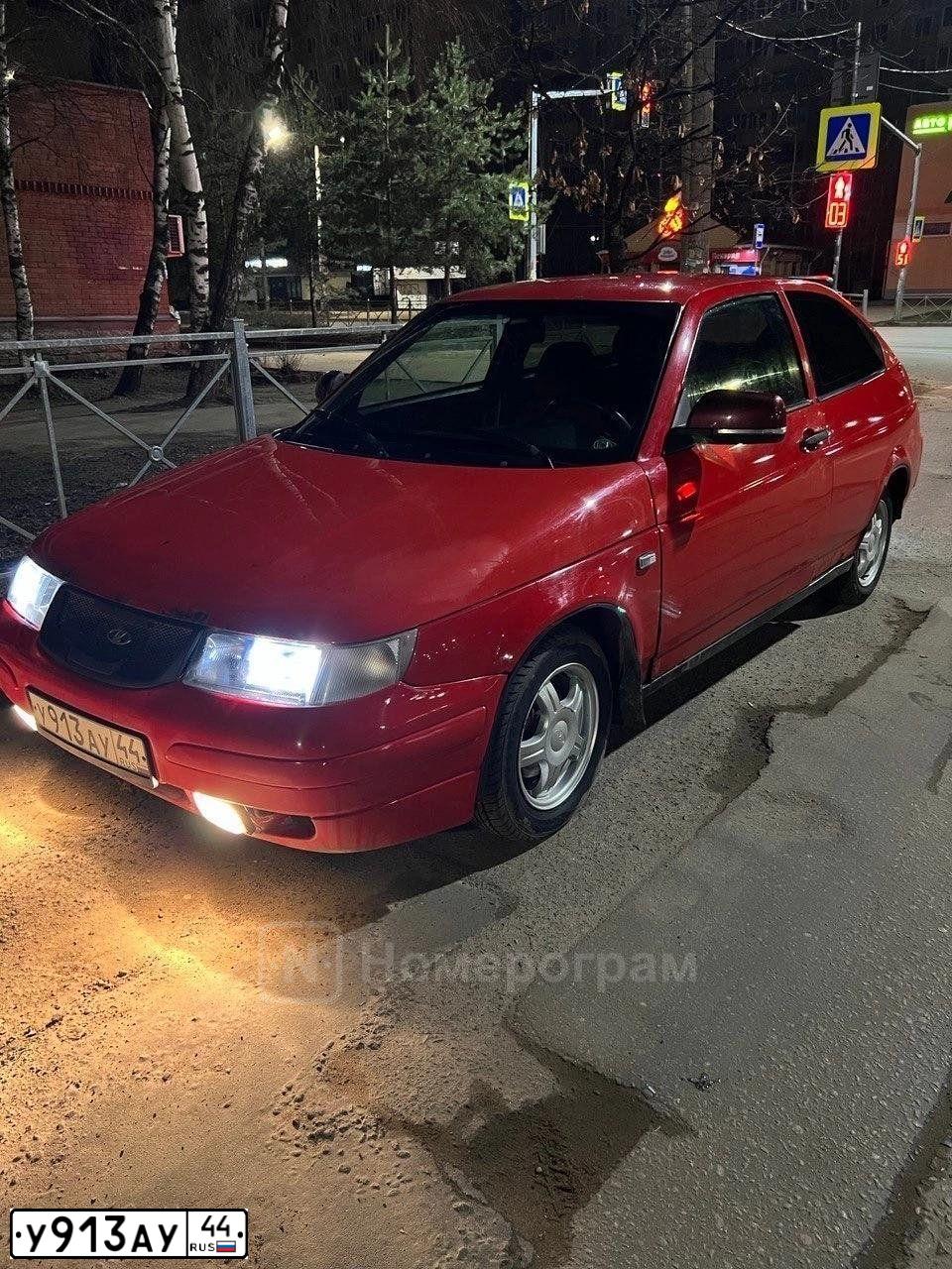 Фото автомобиля LADA 2112 LADA, 2008 — госномер У913АУ44. Цвет: Красный