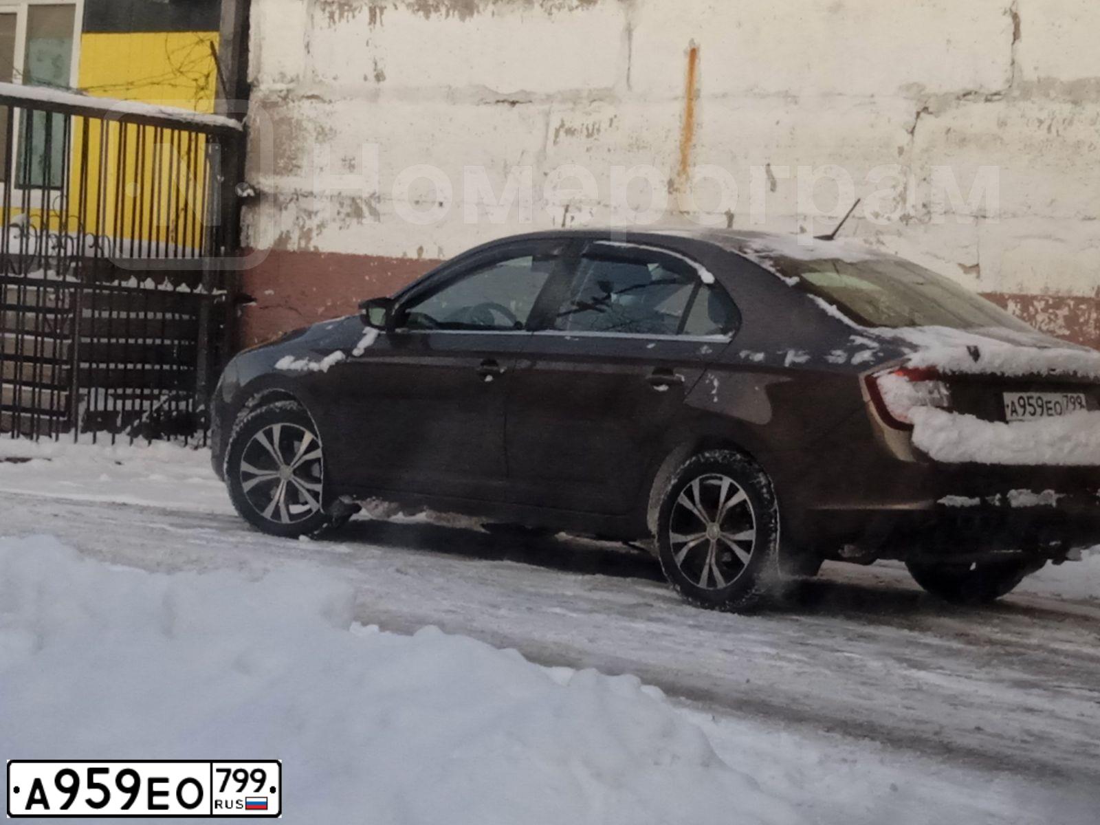 Фото автомобиля SKODA RAPID, 2018 — госномер А959ЕО799. Цвет: Коричневый