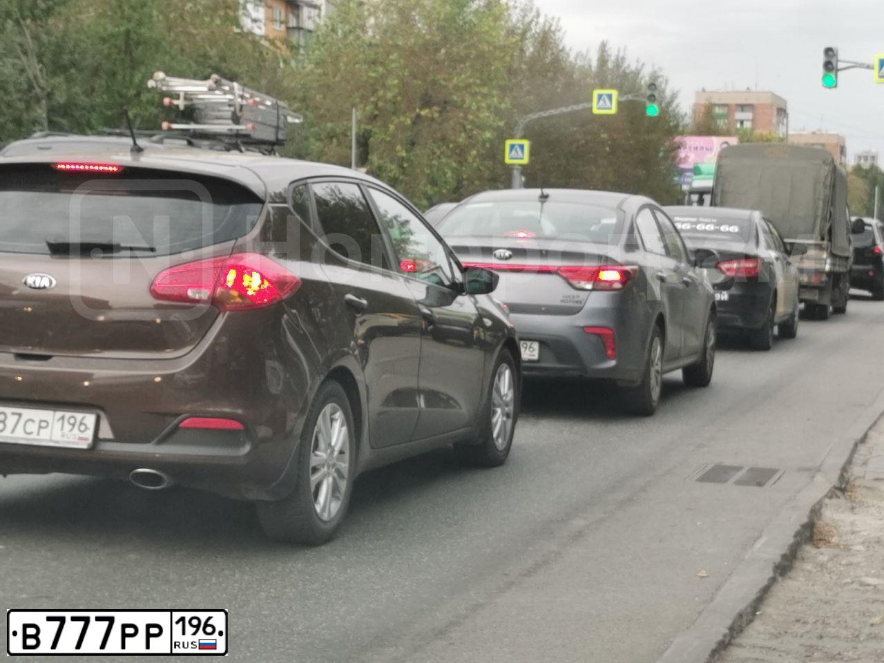 Фото автомобиля TOYOTA RAV4, 2020 — госномер С858ТС196. Цвет: Белый