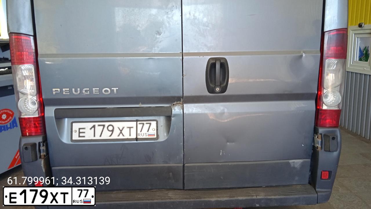 Фото автомобиля PEUGEOT BOXER, 2011 — госномер Е179ХТ77. Цвет: Серый