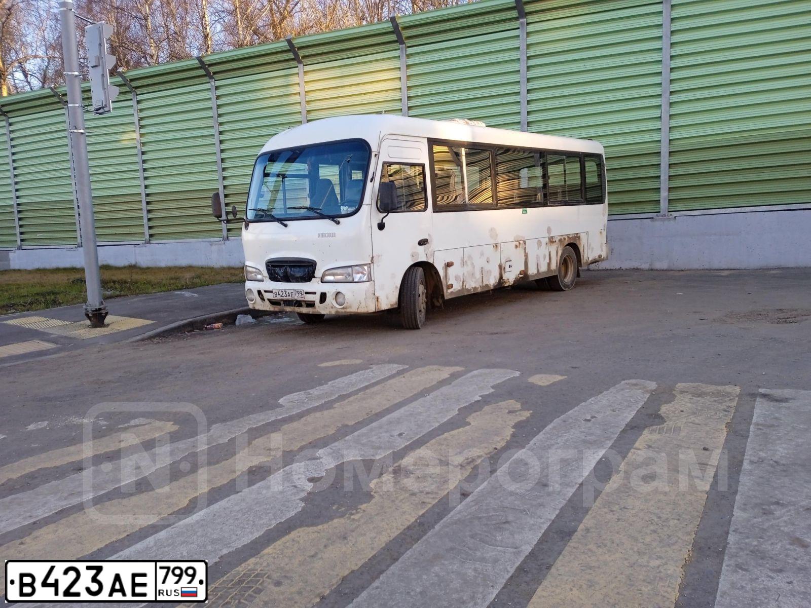 Фото автомобиля TAGAZ COUNTY, 2011 — госномер В423АЕ799. Цвет: Белый