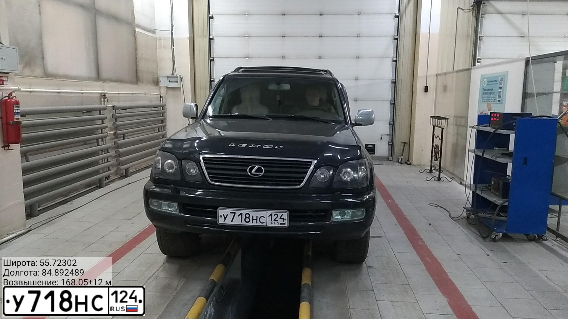 Фото автомобиля LEXUS LX, 2001 — госномер У718НС124. Цвет: ЧЕРНЫЙ