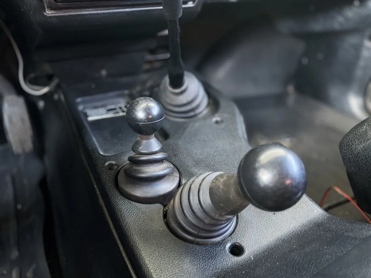 Фото автомобиля VOLKSWAGEN GOLF, 1988 — госномер К589ВР774. Цвет: СЕРО-ЗЕЛЕНЫЙ