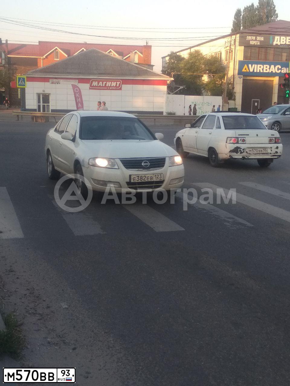 Фото автомобиля LADA 2110, 1999 — госномер М570ВВ93. Цвет: БЕЛЫЙ