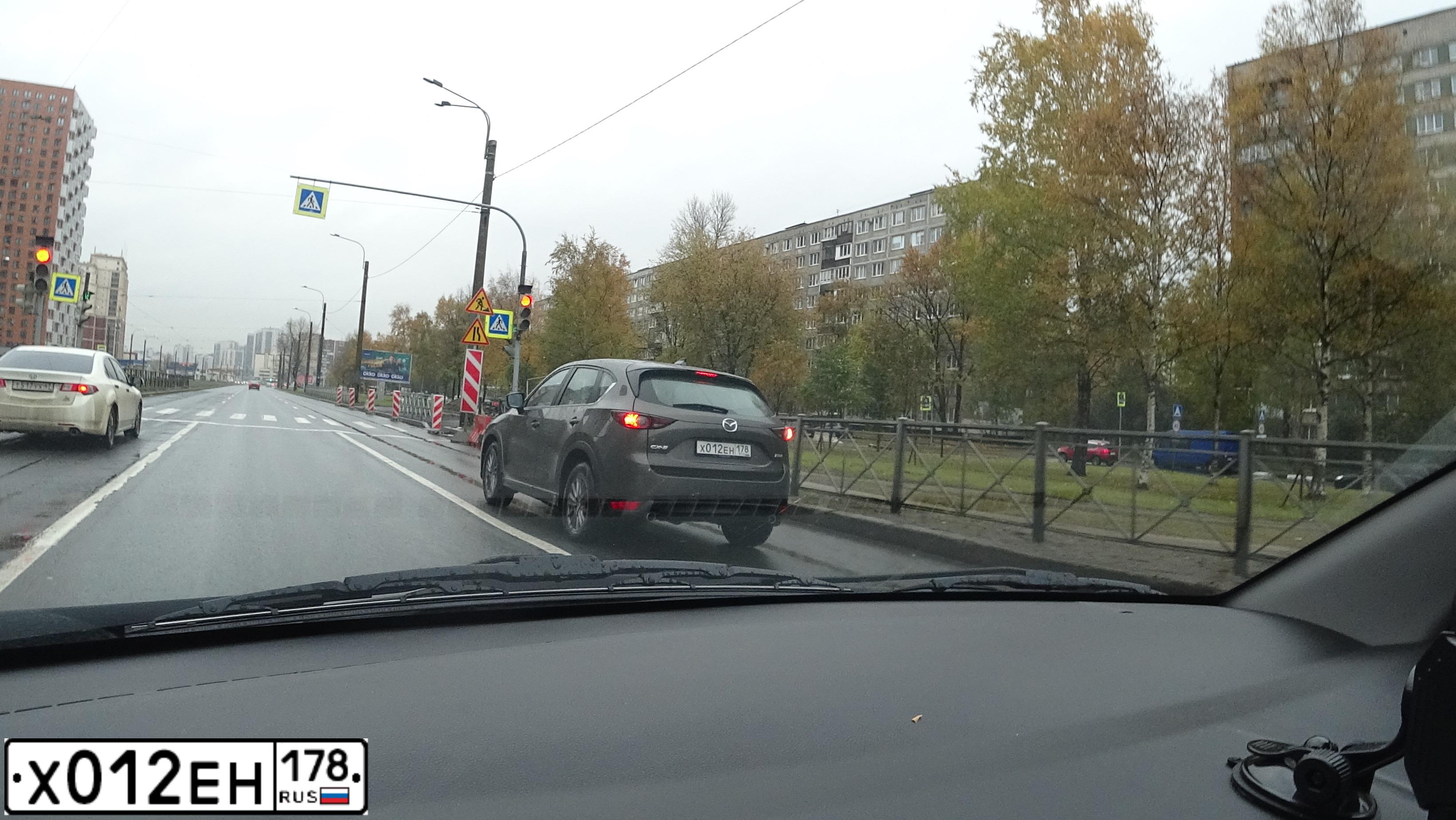 Фото автомобиля MAZDA CX-5, 2017 — госномер Х012ЕН178. Цвет: Коричневый