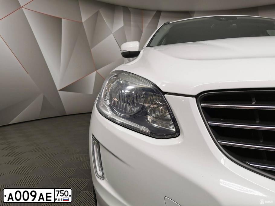 Фото автомобиля VOLVO XC60, 2015 — госномер У970ВС198. Цвет: Белый