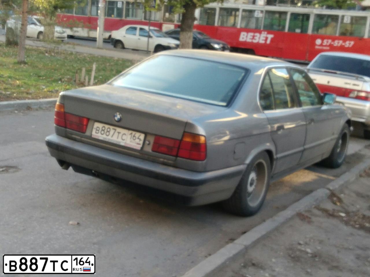 Фото автомобиля BMW SERIE 5, 1993 — госномер В887ТС164. Цвет: Серый