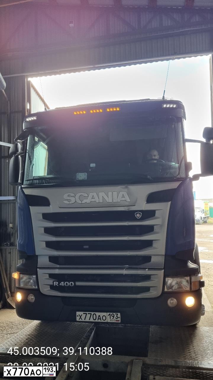 Фото автомобиля SCANIA SERIE R /4X2/, 2017 — госномер Р174ХЕ174. Цвет: синий