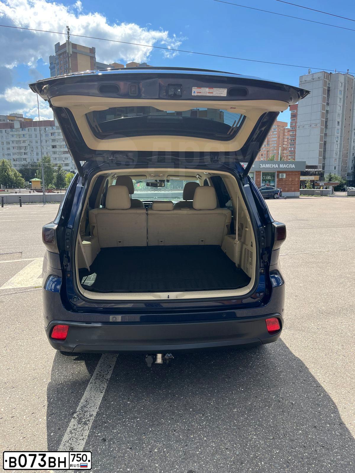 Фото автомобиля TOYOTA HIGHLANDER, 2015 — госномер К233АУ250. Цвет: СИНИЙ ТЕМНЫЙ