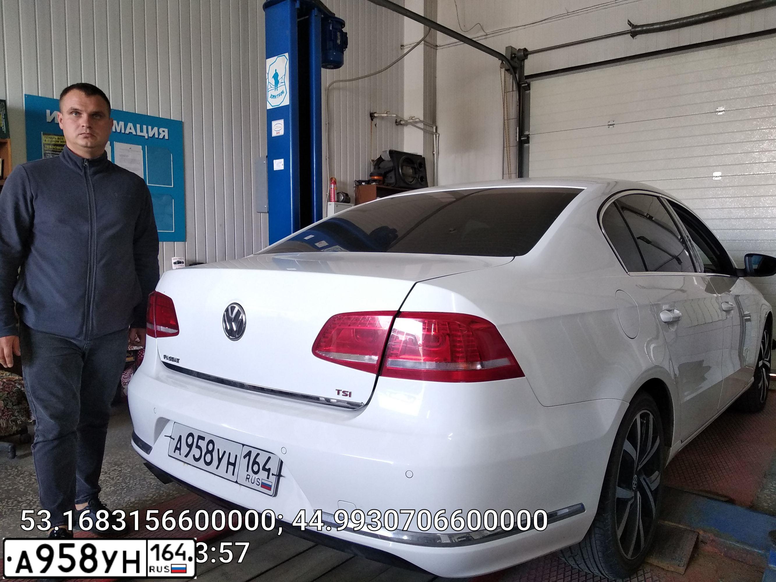 Фото автомобиля VOLKSWAGEN PASSAT, 2011 — госномер А818РК164. Цвет: БЕЛЫЙ