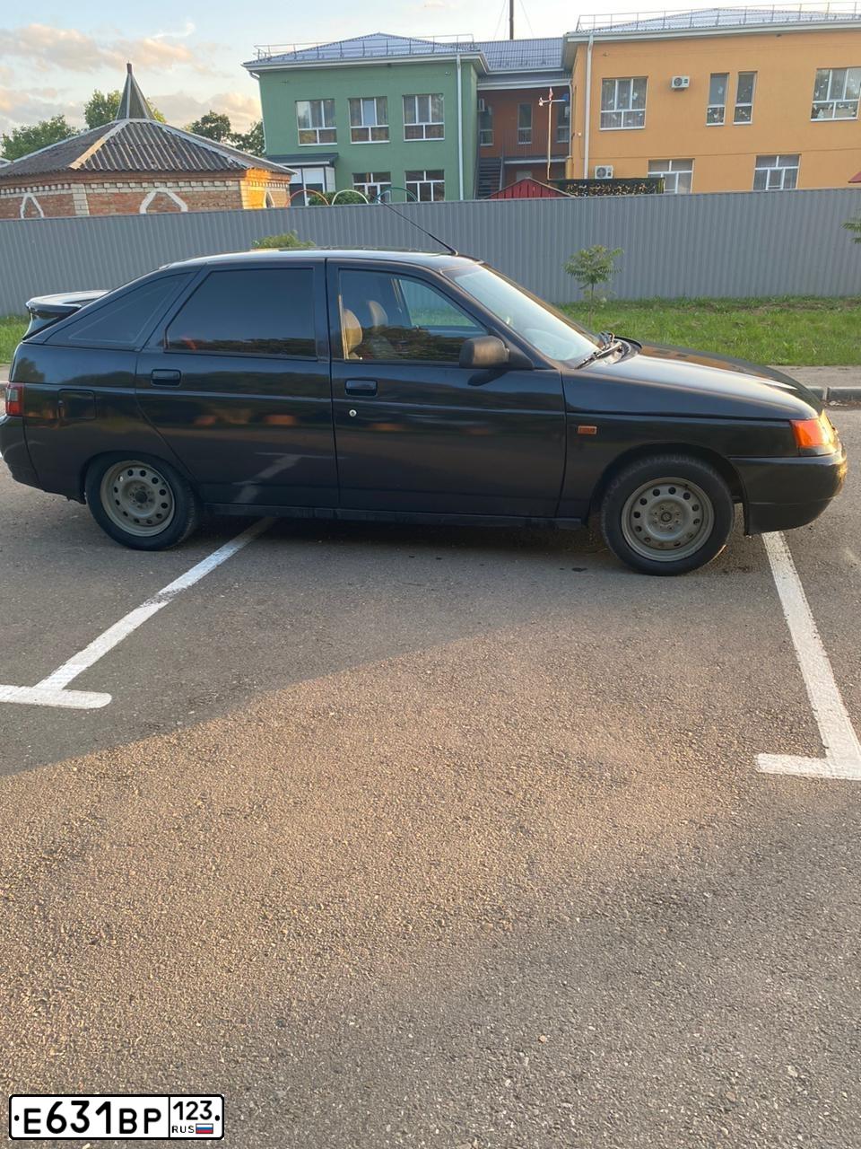 Фото автомобиля LADA 2112 LADA, 2007 — госномер Е631ВР123. Цвет: Сине-Черный