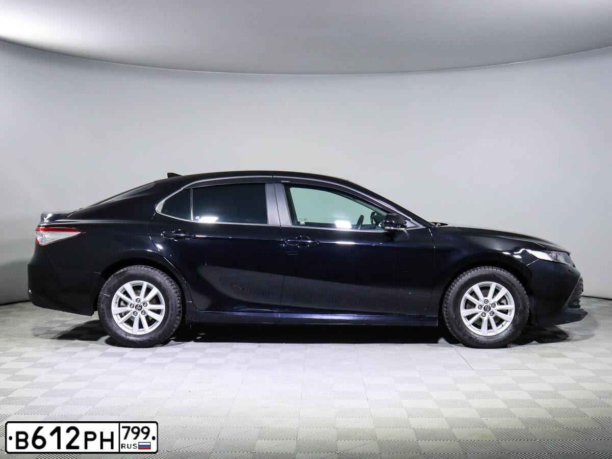 Фото автомобиля TOYOTA CAMRY, 2019 — госномер Х742ВС550. Цвет: ЧЕРНЫЙ МЕТАЛЛИК