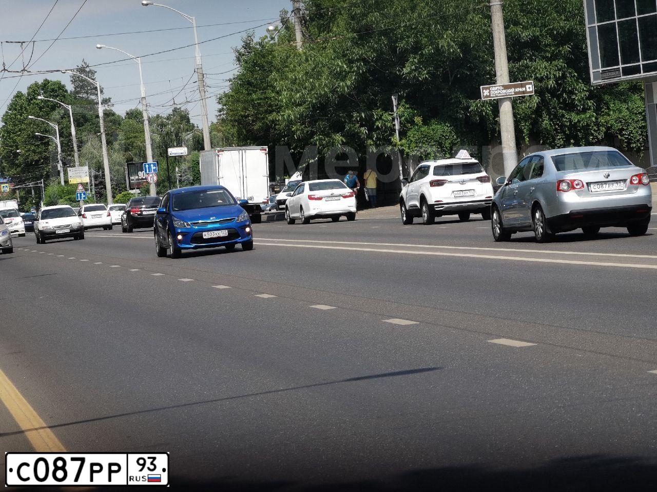 Фото автомобиля VOLKSWAGEN JETTA, 2008 — госномер С087РР93. Цвет: СЕРЕБРИСТЫЙ