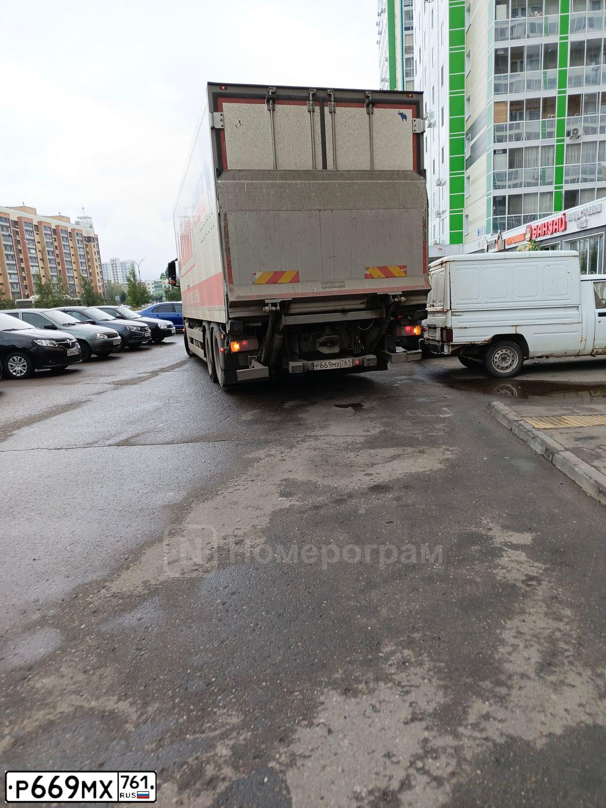 Фото автомобиля MAN N TGS 28.XXX 6X2, 2014 — госномер Р669МХ761. Цвет: Красный