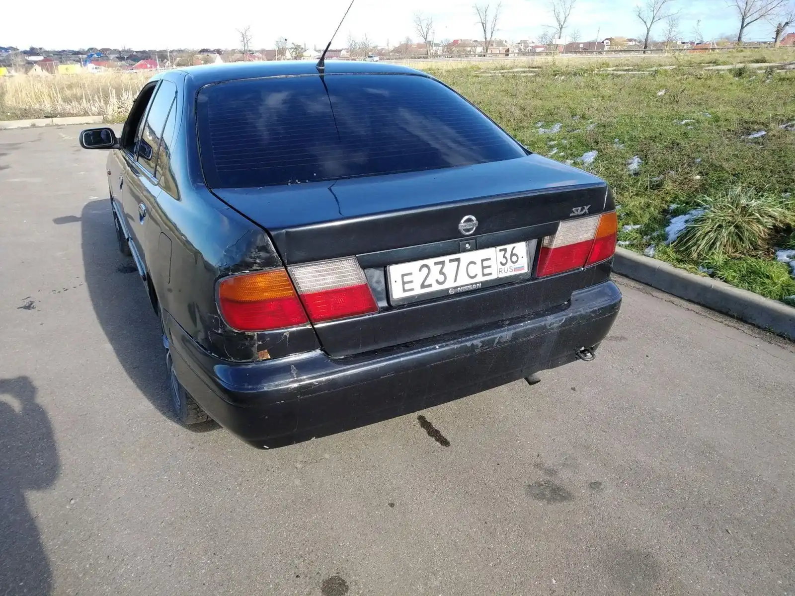 Фото автомобиля NISSAN PRIMERA, 1998 — госномер Т562ЕВ761. Цвет: ЧЕРНЫЙ