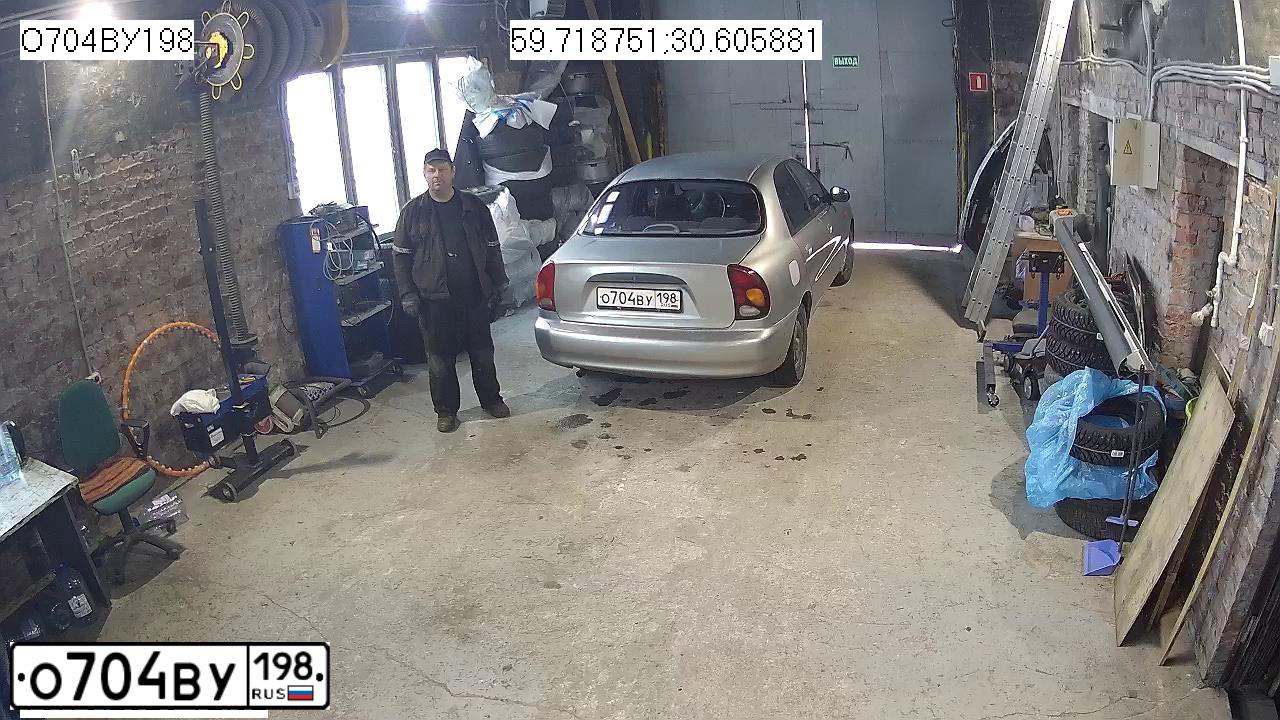 Фото автомобиля CHEVROLET LANOS, 2007 — госномер С882АТ198. Цвет: СЕРЕБРИСТЫЙ