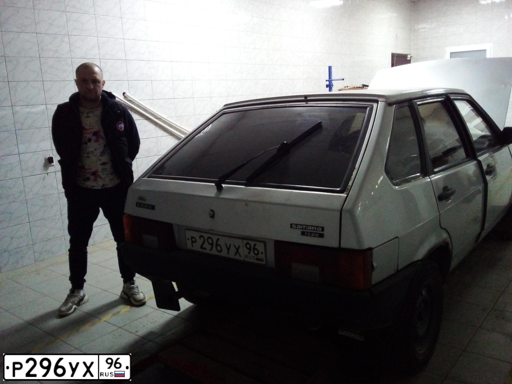 Фото автомобиля LADA 2109, 2002 — госномер Т667КВ196. Цвет: СВЕТЛО-СЕРЕБРИСТЫЙ