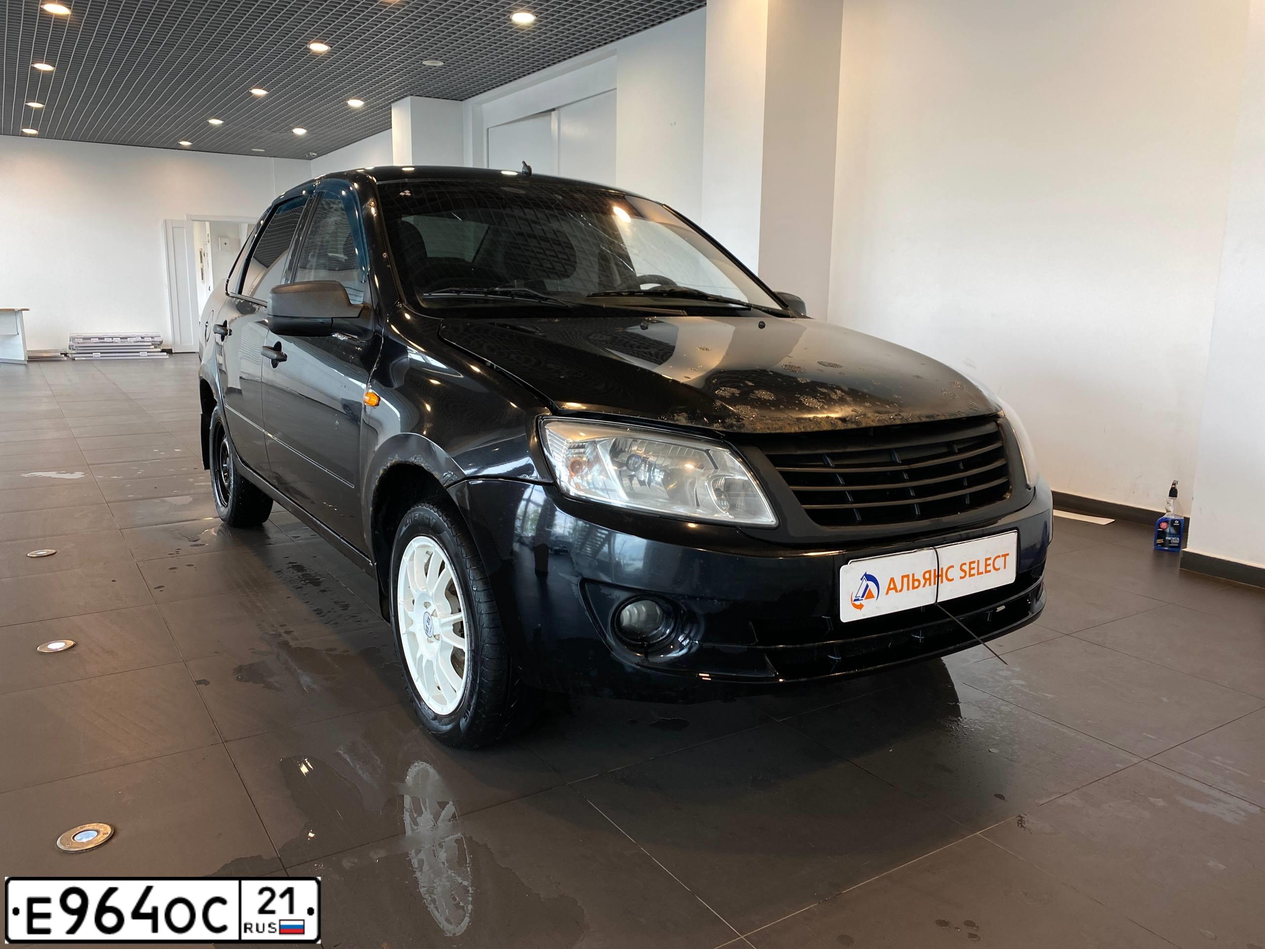 Фото автомобиля LADA 2190 GRANTA, 2013 — госномер Е964ОС21. Цвет: ЧЕРНЫЙ