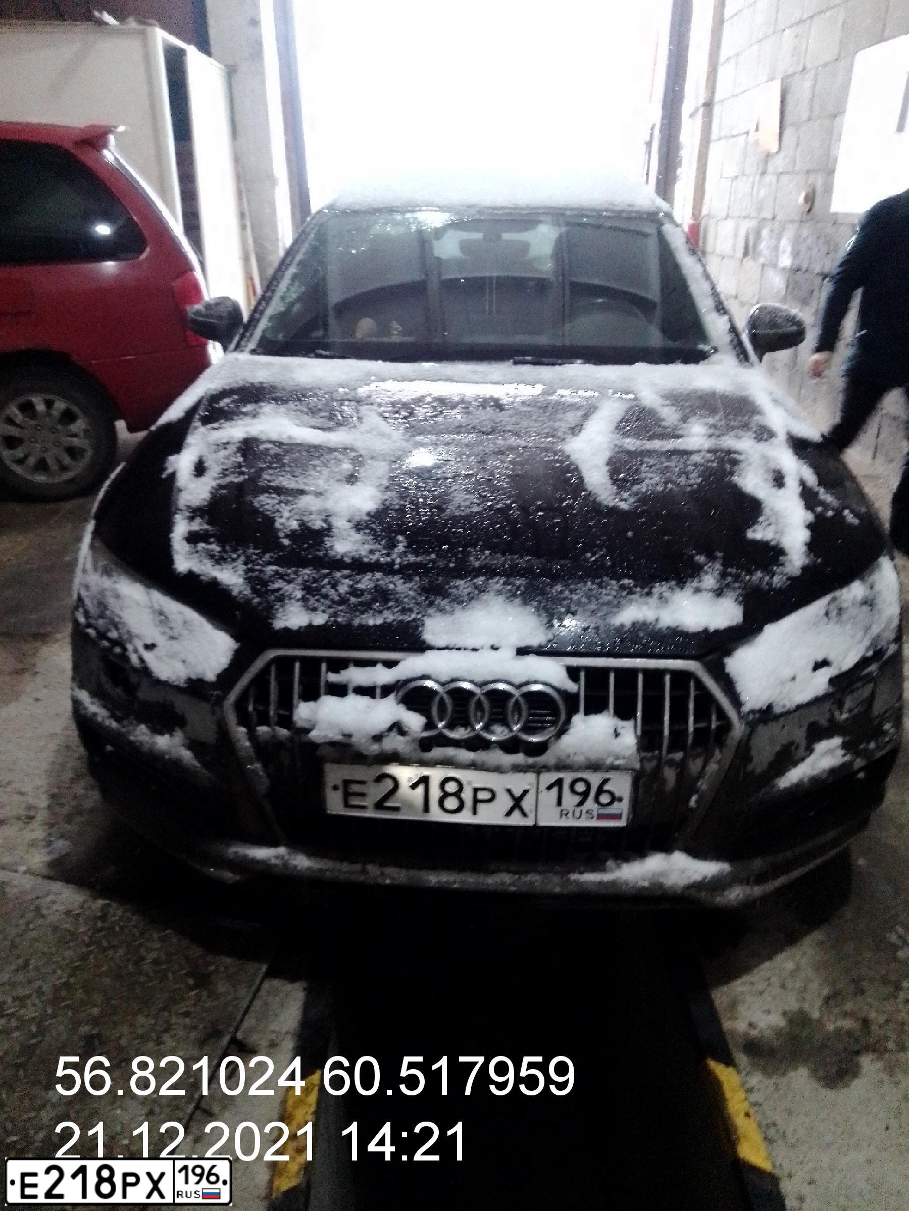 Фото автомобиля AUDI A4, 2016 — госномер Е218РХ196. Цвет: ЧЕРНЫЙ