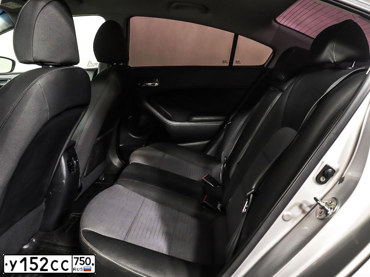 Фото автомобиля KIA CERATO, 2018 — госномер У152СС750. Цвет: Серебристый