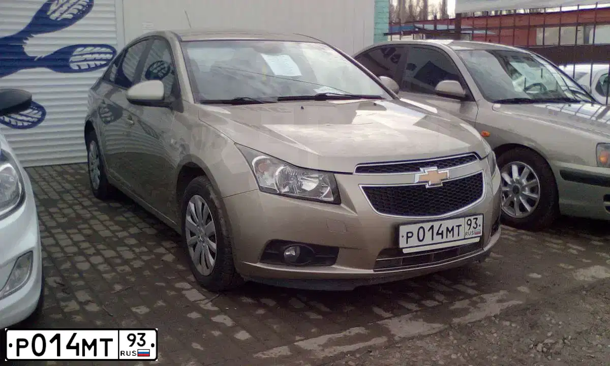 Фото автомобиля CHEVROLET CRUZE, 2011 — госномер К016ВУ180. Цвет: БЕЖЕВЫЙ МЕТАЛЛИК