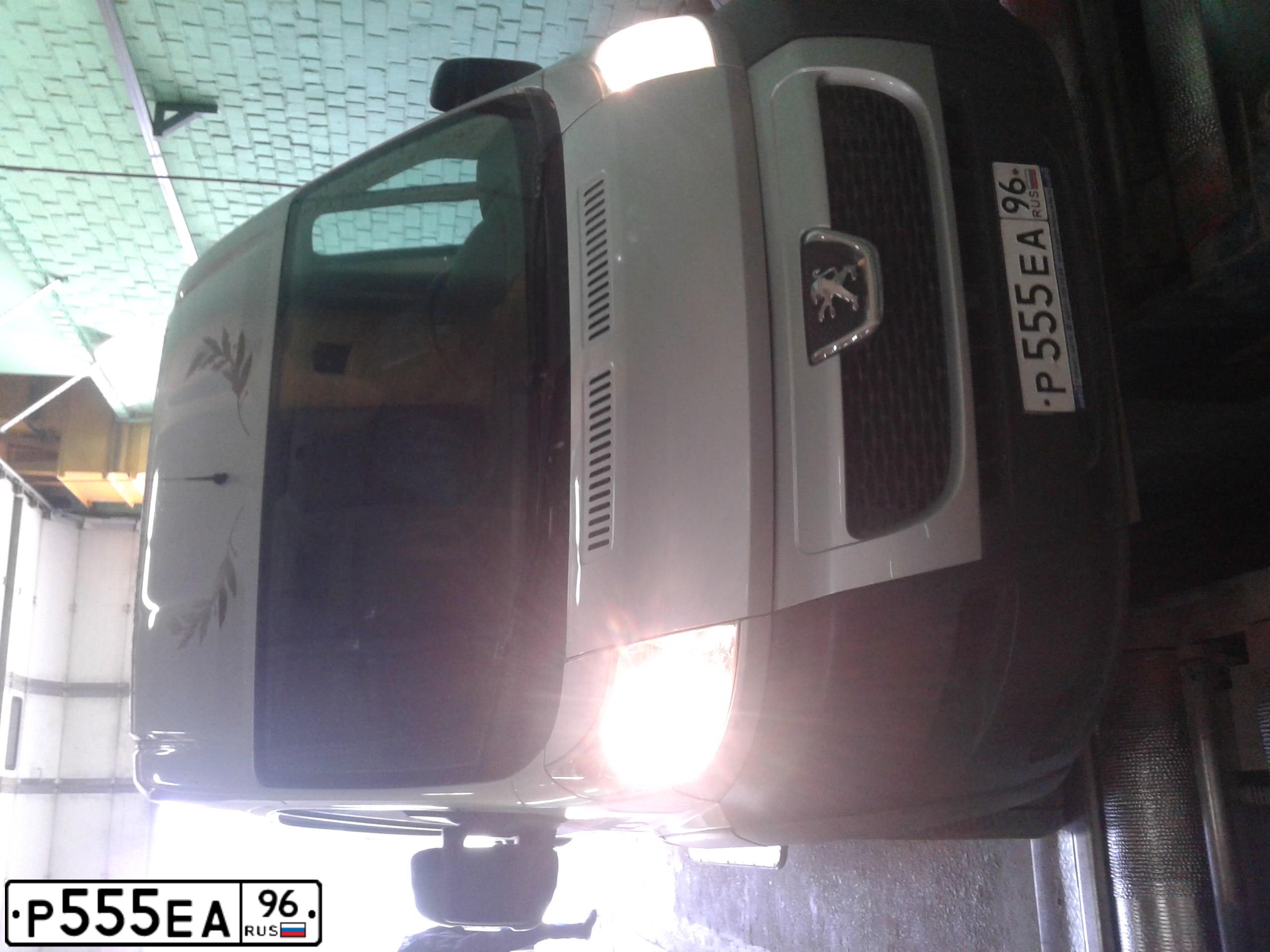 Фото автомобиля PEUGEOT BOXER, 2012 — госномер С644ВХ774. Цвет: СВЕТЛО-СЕРЫЙ