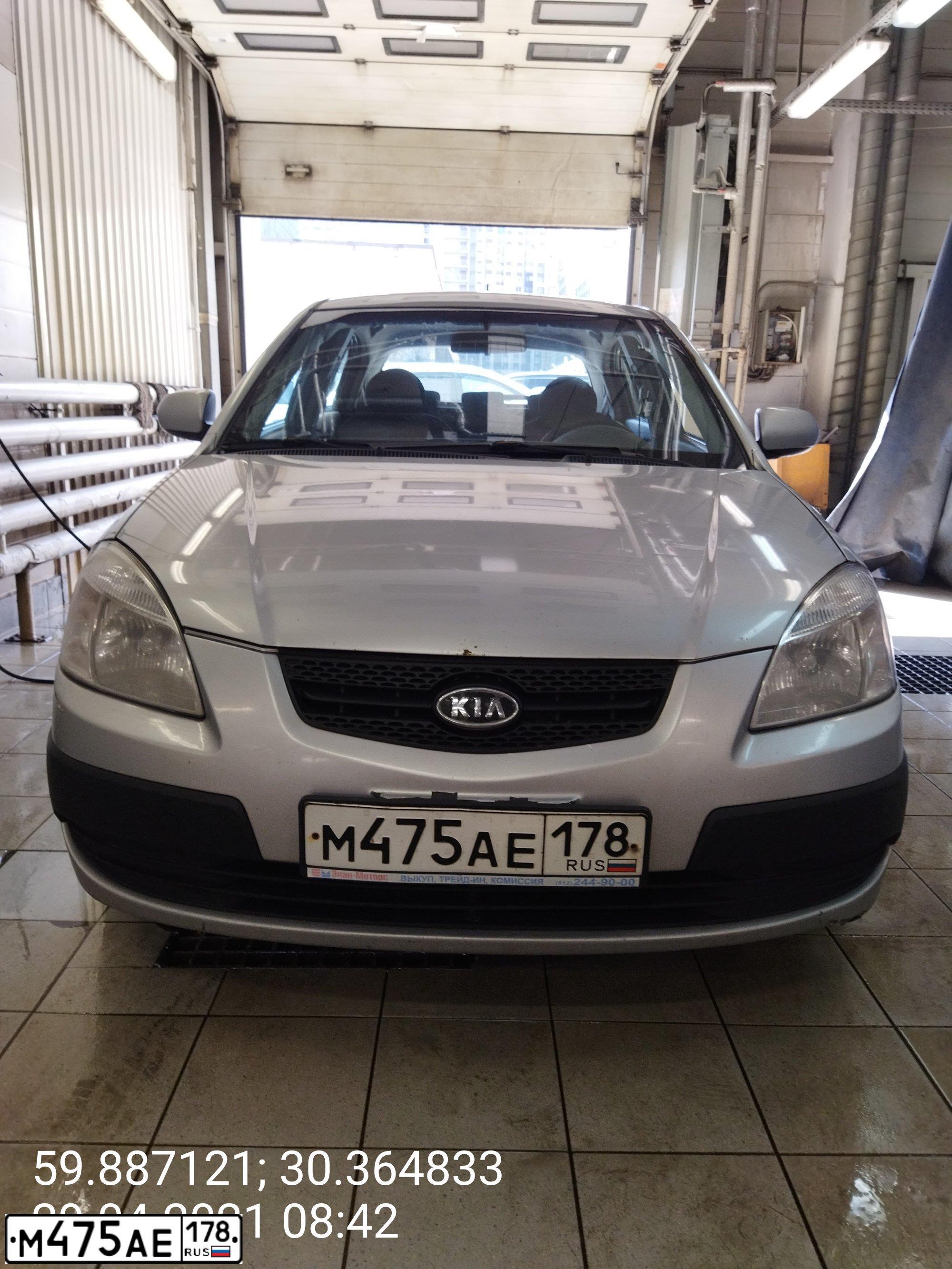 Фото автомобиля KIA RIO, 2009 — госномер М475АЕ178. Цвет: СЕРЕБРИСТЫЙ