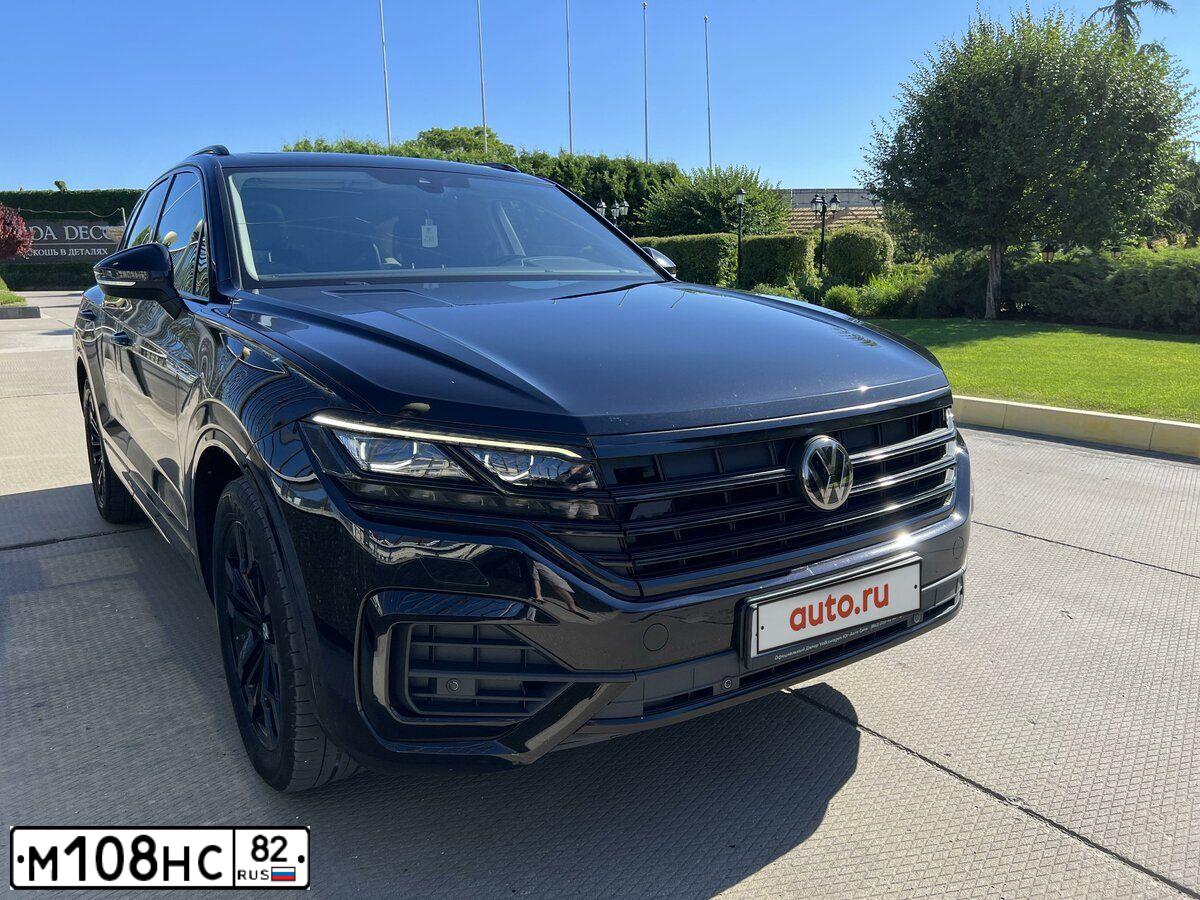 Фото автомобиля VOLKSWAGEN TOUAREG, 2018 — госномер К733ВА185. Цвет: ЧЕРНЫЙ