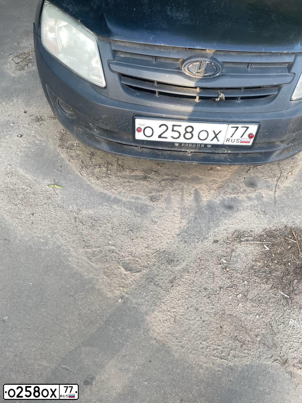 Фото автомобиля LADA 2190 GRANTA, 2013 — госномер О258ОХ77. Цвет: ЧЕРНЫЙ