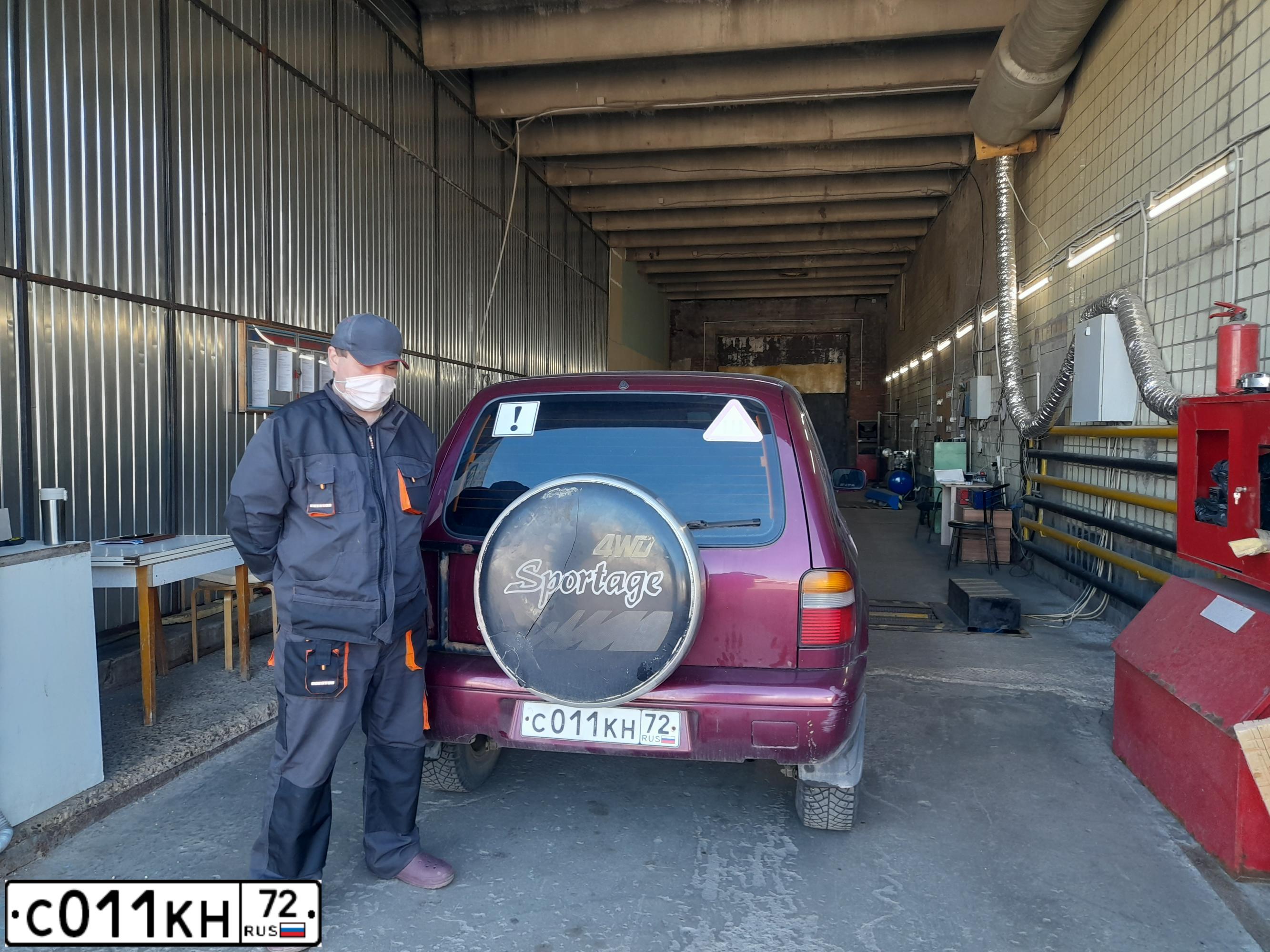 Фото автомобиля KIA SPORTAGE, 1996 — госномер В352МУ797. Цвет: ВИШНЕВЫЙ