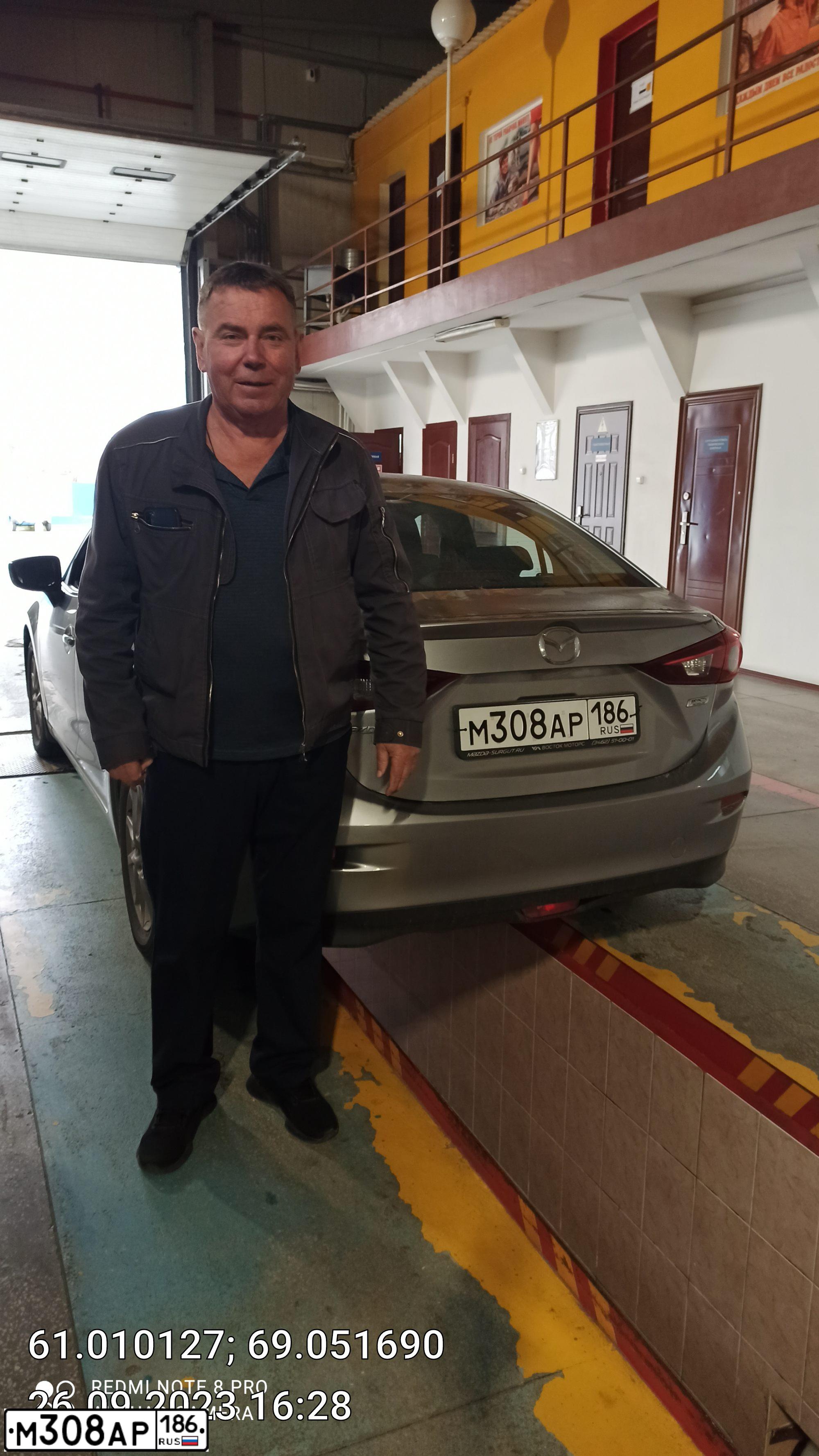 Фото автомобиля MAZDA 3, 2014 — госномер М308АР186. Цвет: СЕРЕБРИСТЫЙ