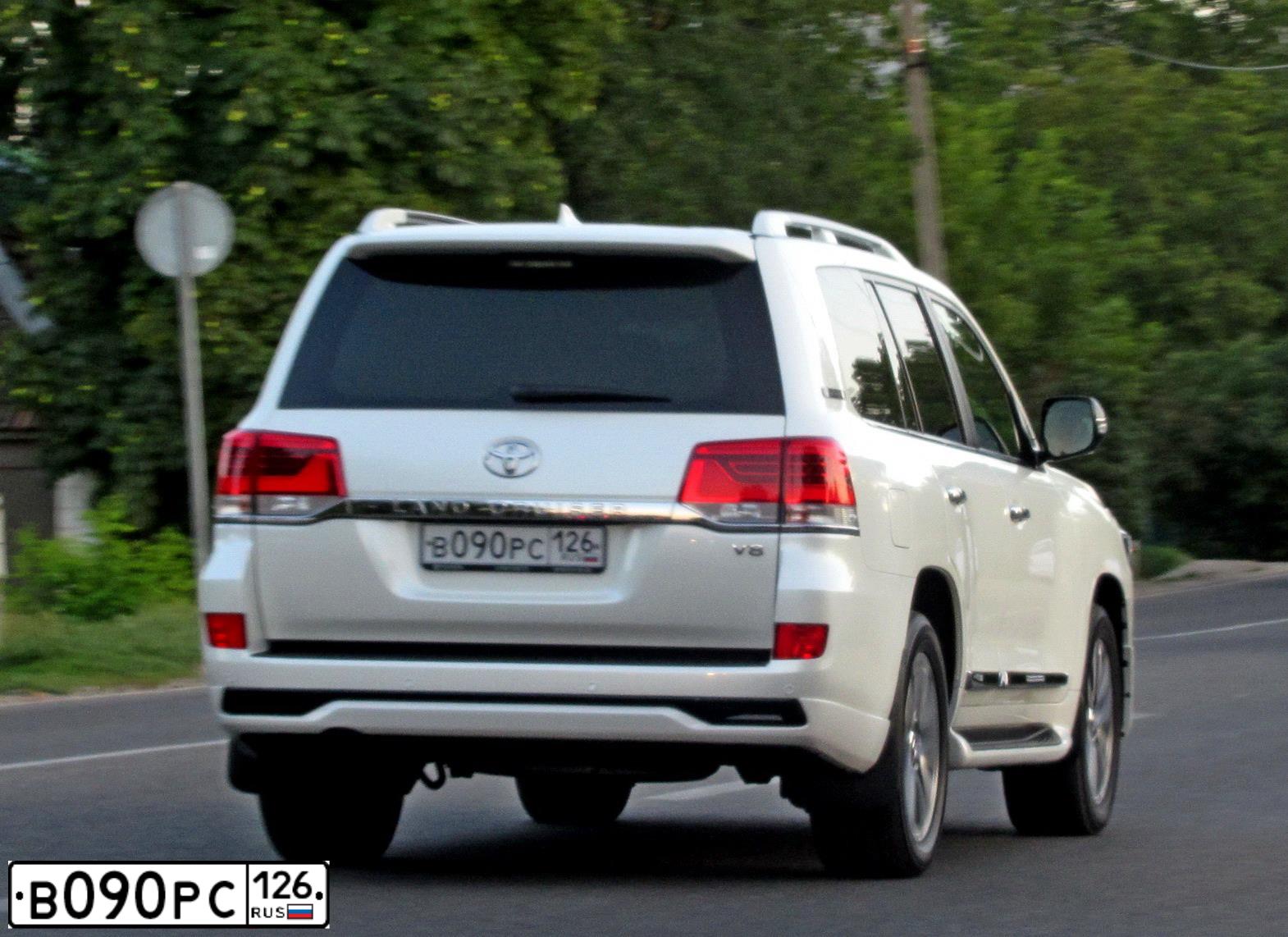 Фото автомобиля TOYOTA LANDCRUISER 200, 2017 — госномер Н015МК15. Цвет: Белый