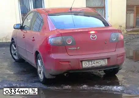 Фото автомобиля MAZDA 3, 2006 — госномер О334МО76. Цвет: КРАСНЫЙ