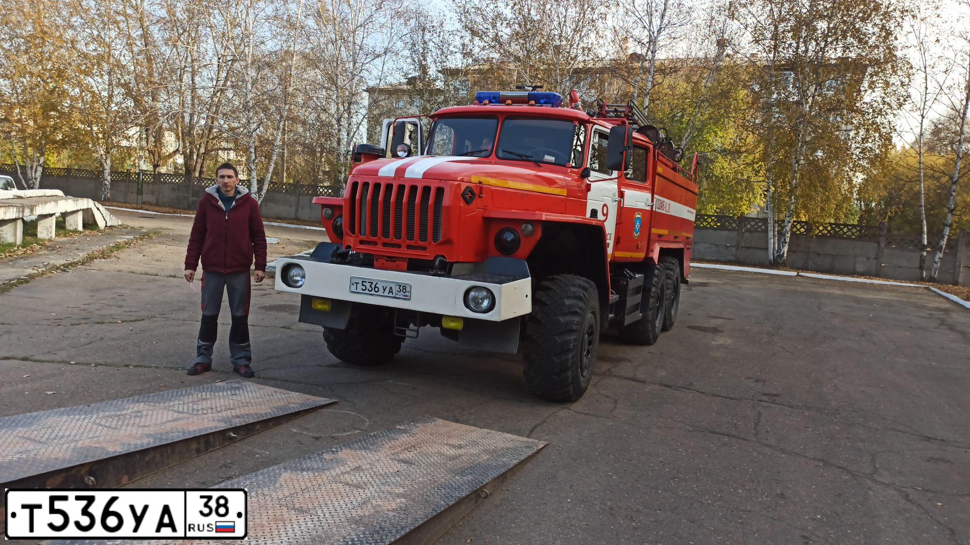 Фото автомобиля URAL 5557 /6X6/, 2010 — госномер Т536УА38. Цвет: ГОСТ р 50574-2002