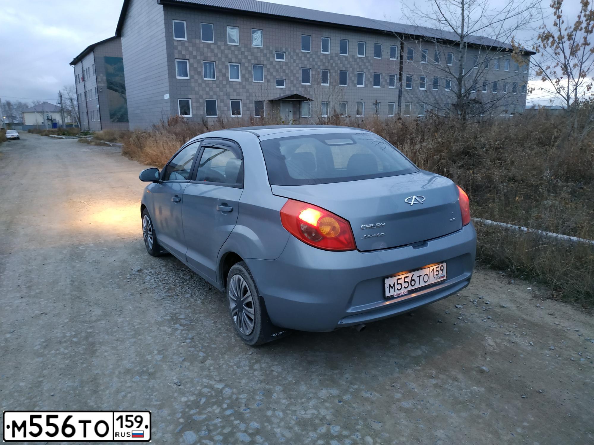 Фото автомобиля CHERY BONUS /A13/, 2013 — госномер Х012МУ45. Цвет: СЕРЫЙ