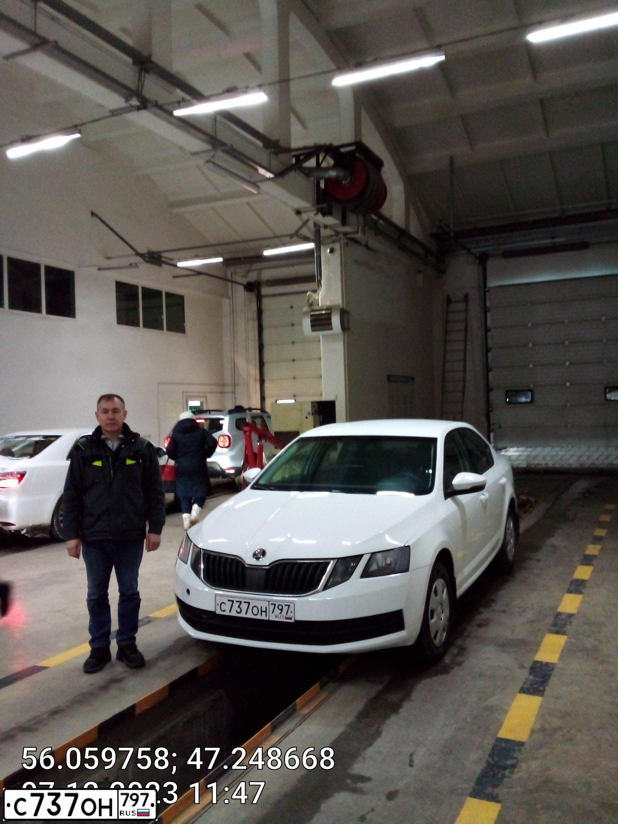 Фото автомобиля SKODA OCTAVIA, 2018 — госномер М268НМ21. Цвет: Белый