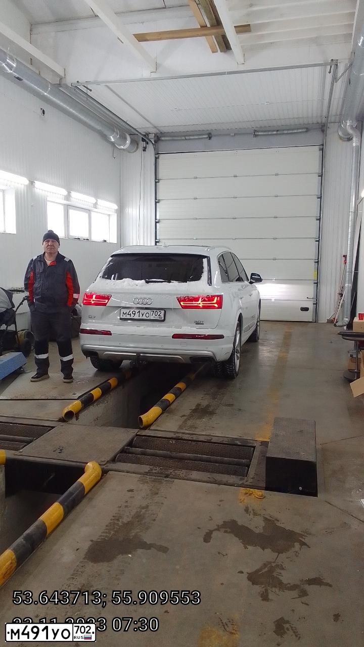Фото автомобиля AUDI Q7, 2018 — госномер М491УО702. Цвет: Белый