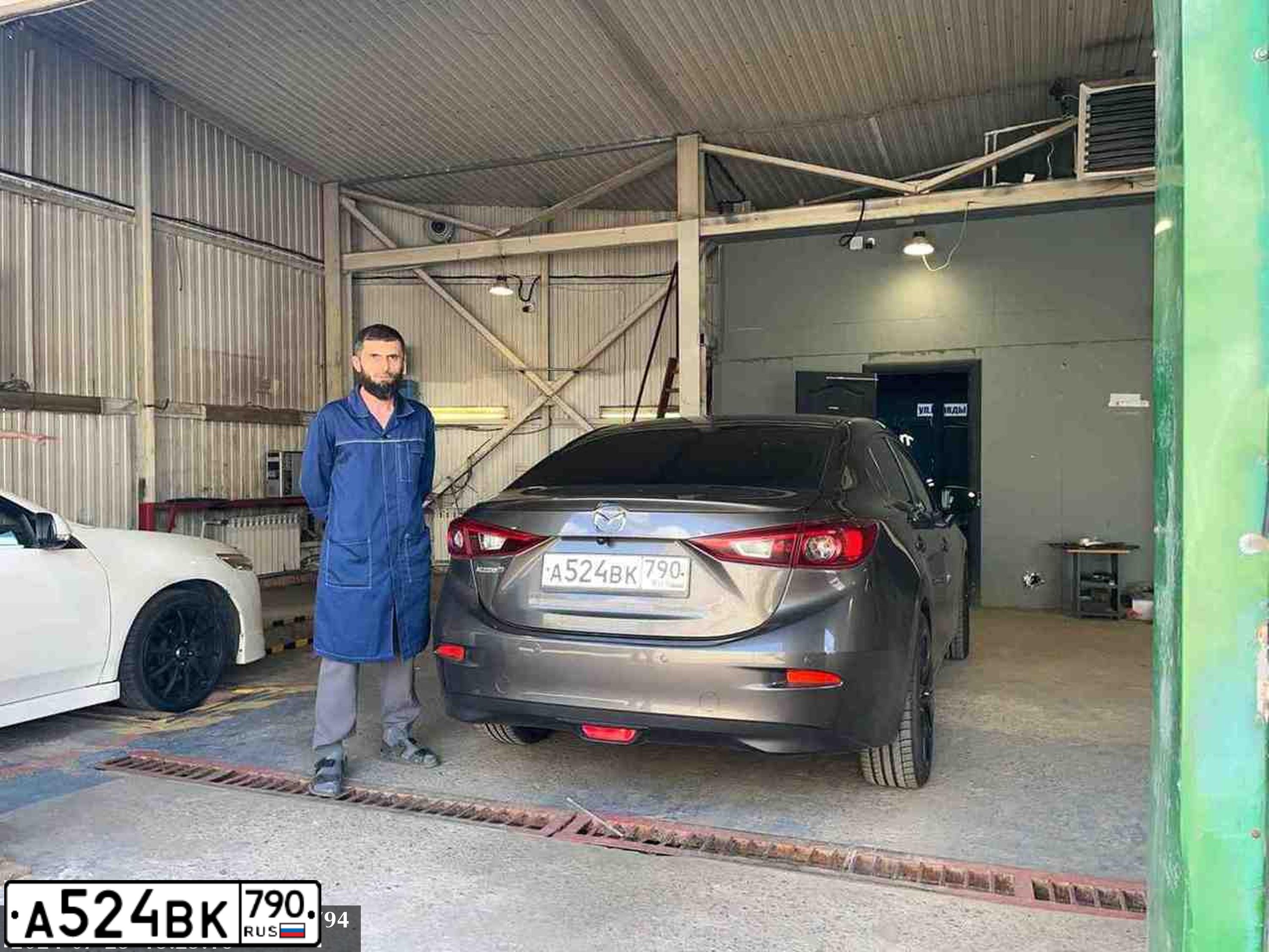 Фото автомобиля MAZDA 3, 2014. Цвет: СЕРО-КОРИЧНЕВЫЙ