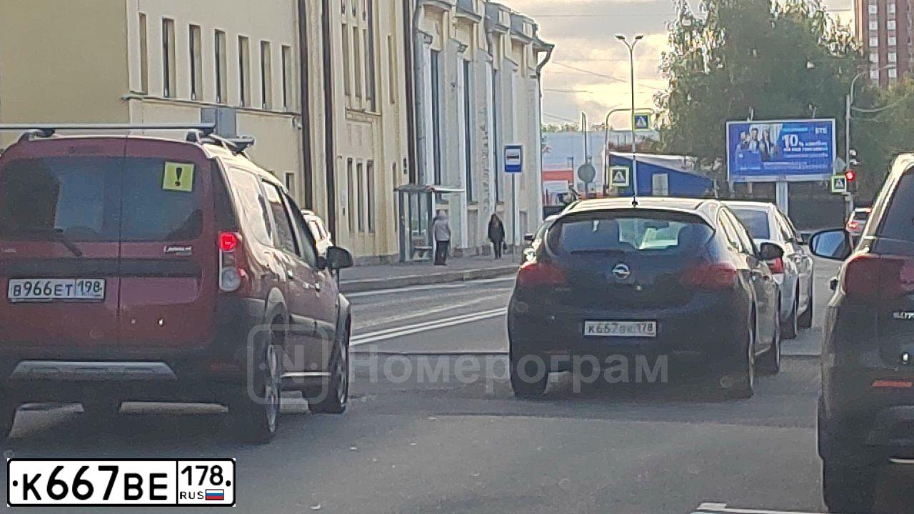Фото автомобиля SSANGYONG ACTYON, 2011 — госномер Е606ОА53. Цвет: Серебристый