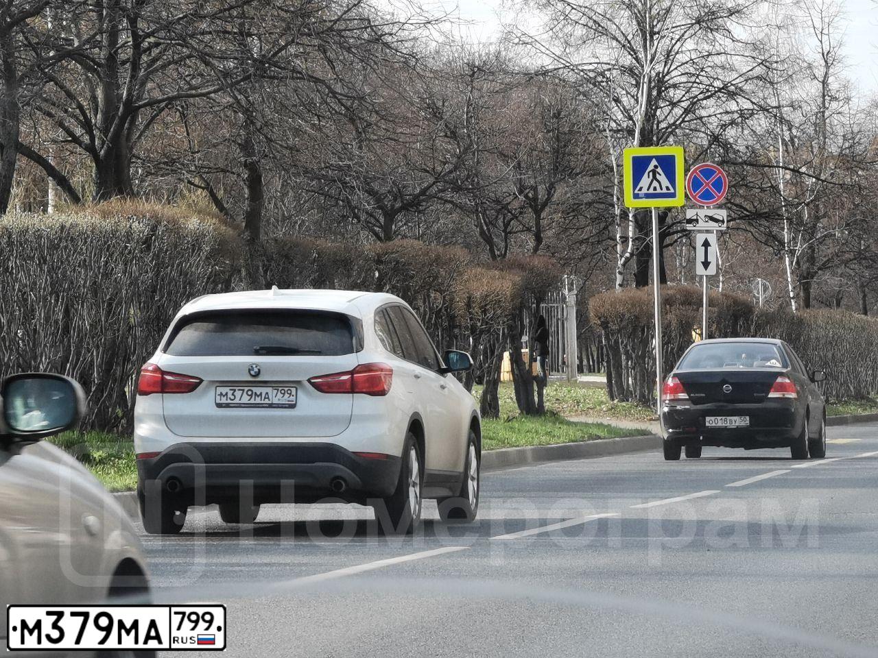 Фото автомобиля BMW X1, 2018 — госномер М379МА799. Цвет: БЕЛЫЙ