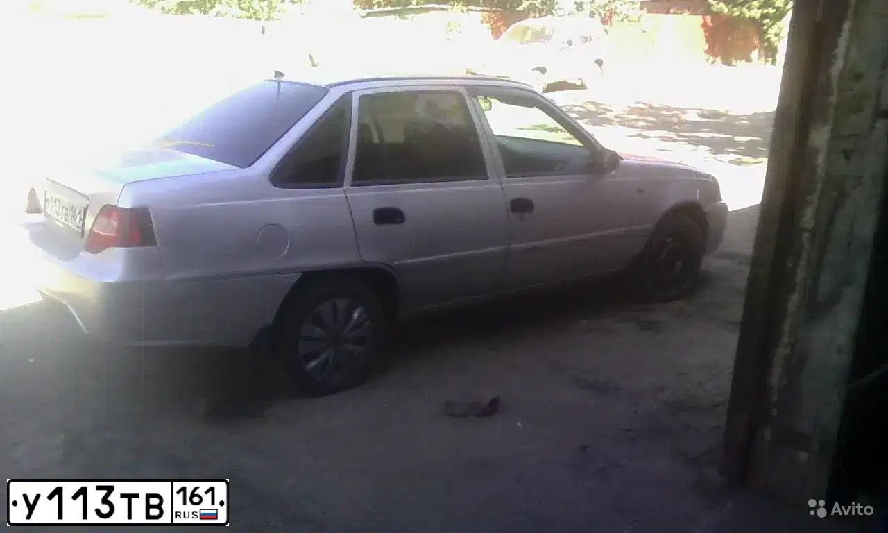 Фото автомобиля DAEWOO NEXIA, 2011 — госномер М218АУ181. Цвет: Серебристый