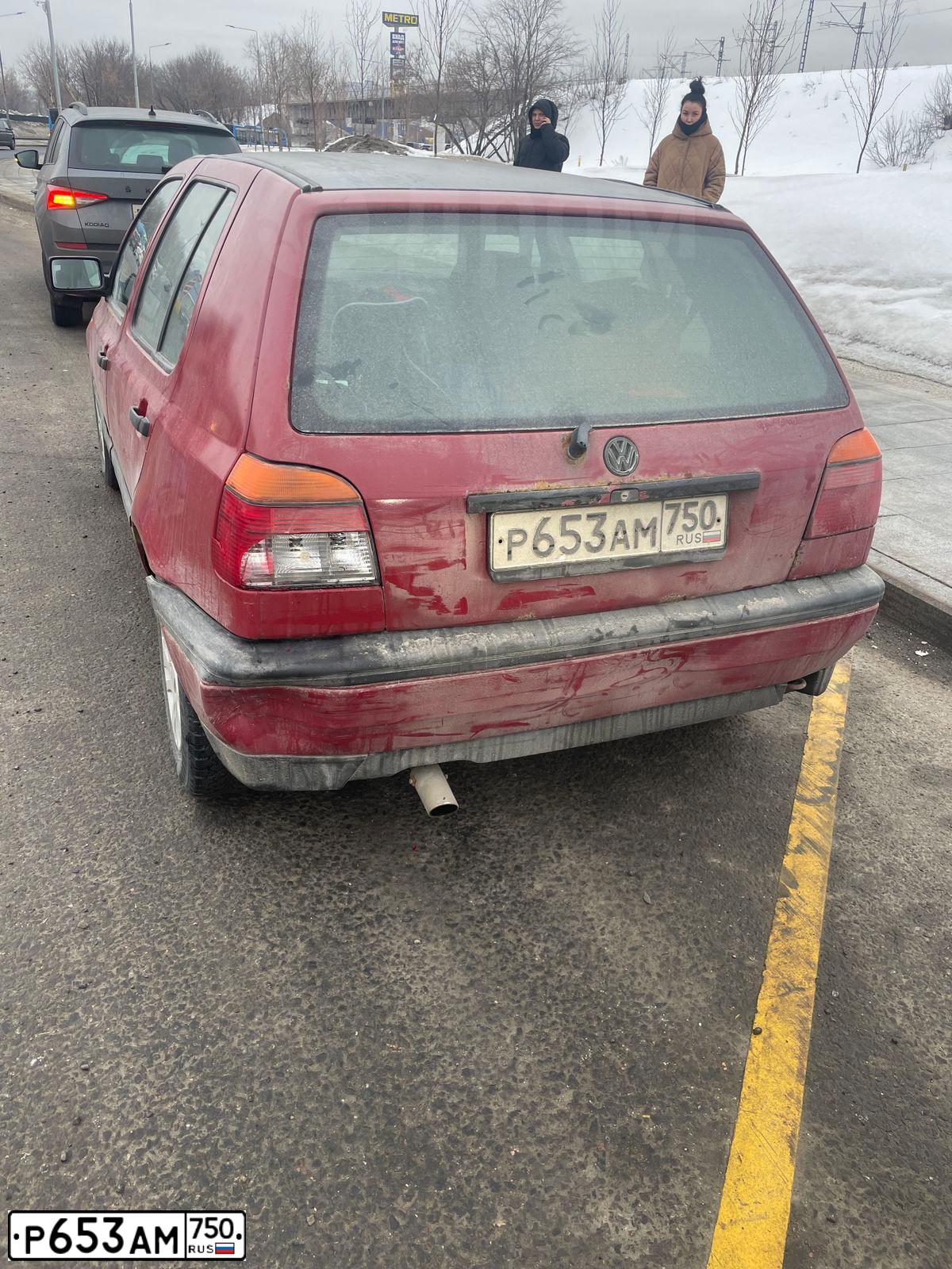 Фото автомобиля VOLKSWAGEN GOLF, 1994 — госномер Р653АМ750. Цвет: КРАСНЫЙ