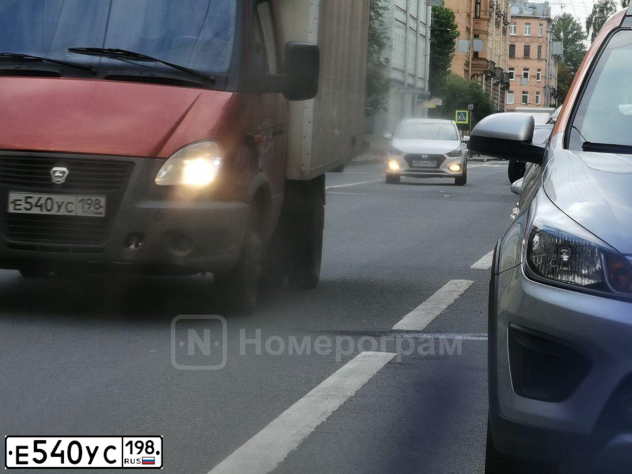 Фото автомобиля GAZ 3302 GAZEL, 2011 — госномер В609ВВ178. Цвет: Оранжевый