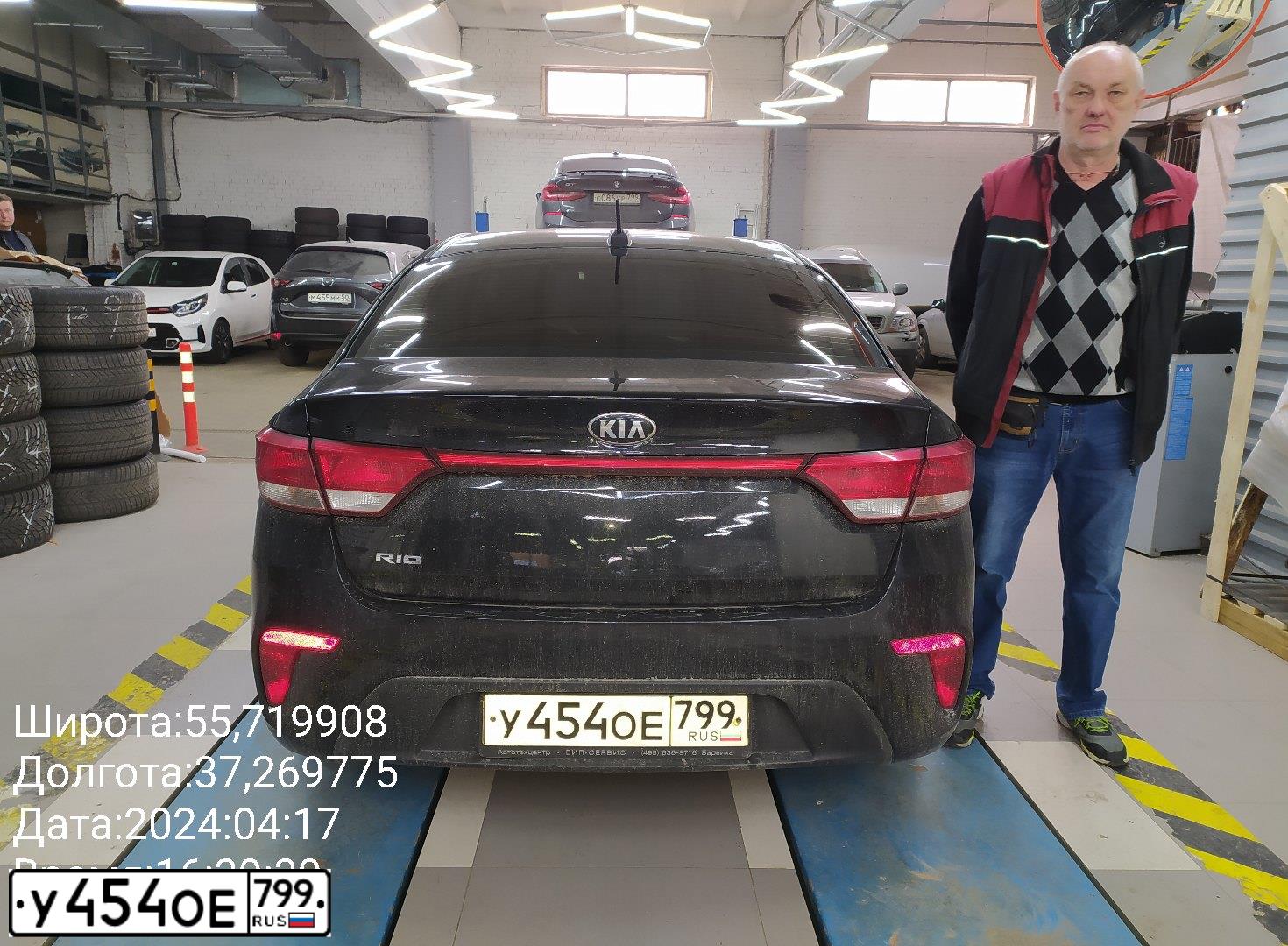 Фото автомобиля KIA RIO, 2019 — госномер У454ОЕ799. Цвет: ЧЕРНЫЙ